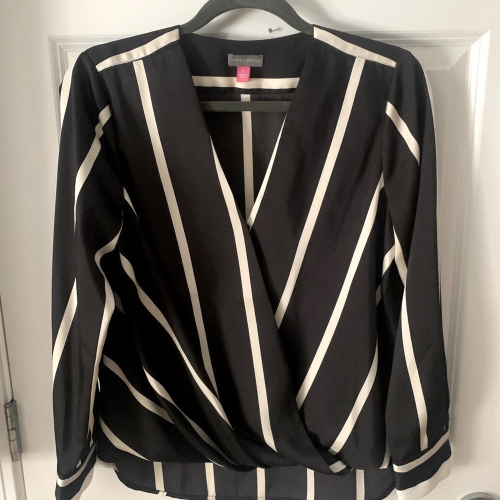 Beautiful like new blouse! Excellent condition.